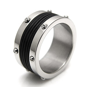 ラバー素材をプラスしたスタイリッシュデザイン ■幅:1.1cm 厚み0.2cm 11.2g(13号計測の場合) [ステンレスアクセサリー/リング（素材：ステンレス)]≪サイズ≫ 10号 11号 13号